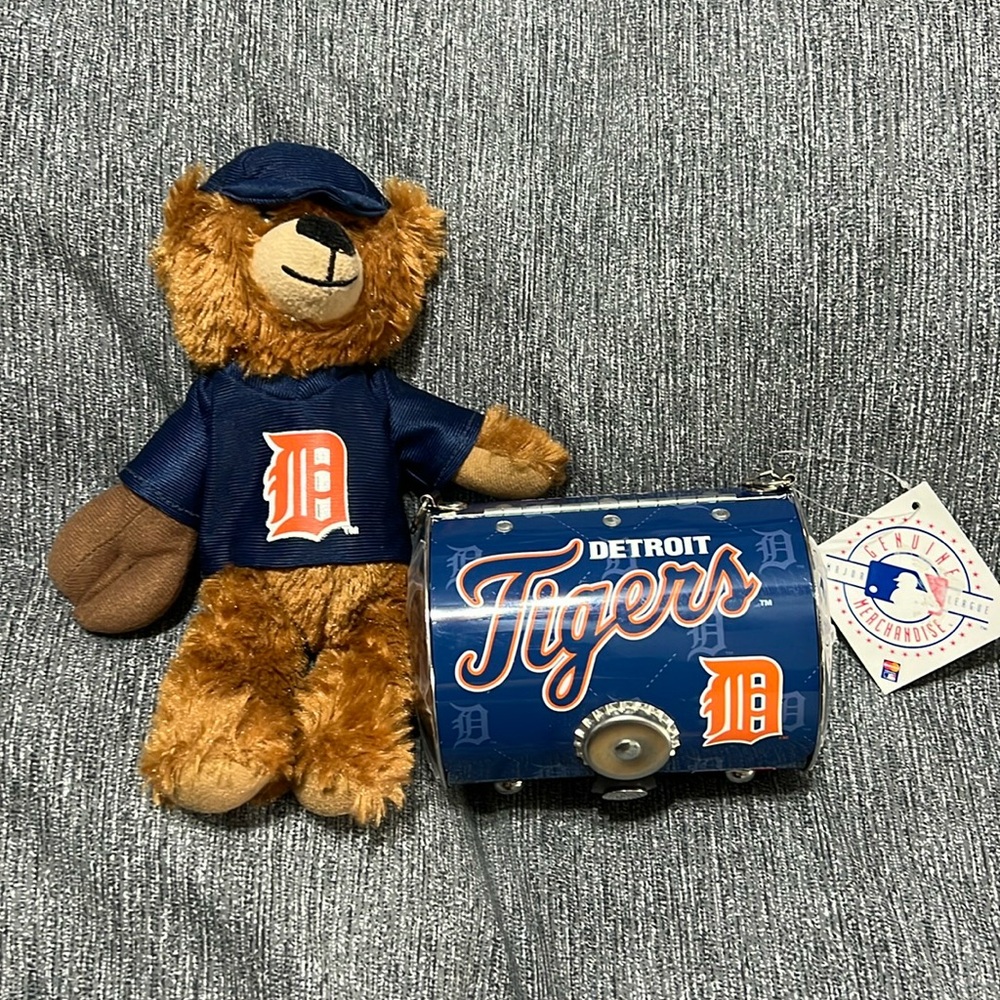 little earth Detroit Tigers MLB tin bottle cap crossbody purse bag NWT